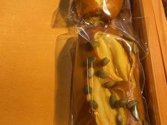 -天井·丑面包搭咖啡
