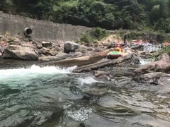 -安吉龙王山峡谷漂流