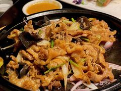 铁板葱爆羊肉-东莱馋房(陆家嘴店)