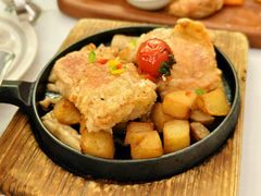 铁扒香煎鸡腿酸口蘑香辣汁-莫斯科餐厅