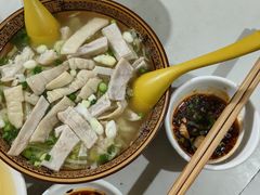 -侯记双流蘸水肥肠(阆中店)