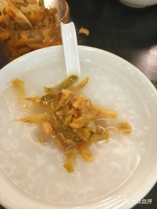牛蛮煎饺(高德置地店)白粥配榨菜图片