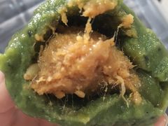 艾叶咸蛋黄肉松青团-王家沙点心店(南京西路总店)