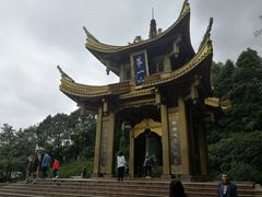 -峨眉山报国寺