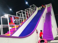 -嘿哟动霸CHUA·新潮玩运动娱乐中心·蹦床滑冰团建乐园