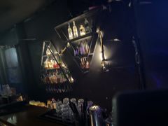 -瓦伦丁主题制服酒吧