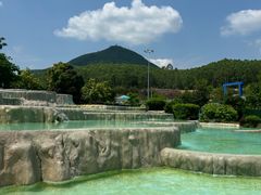 -十万大山布透温泉