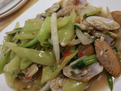 -J Daeng Seafood