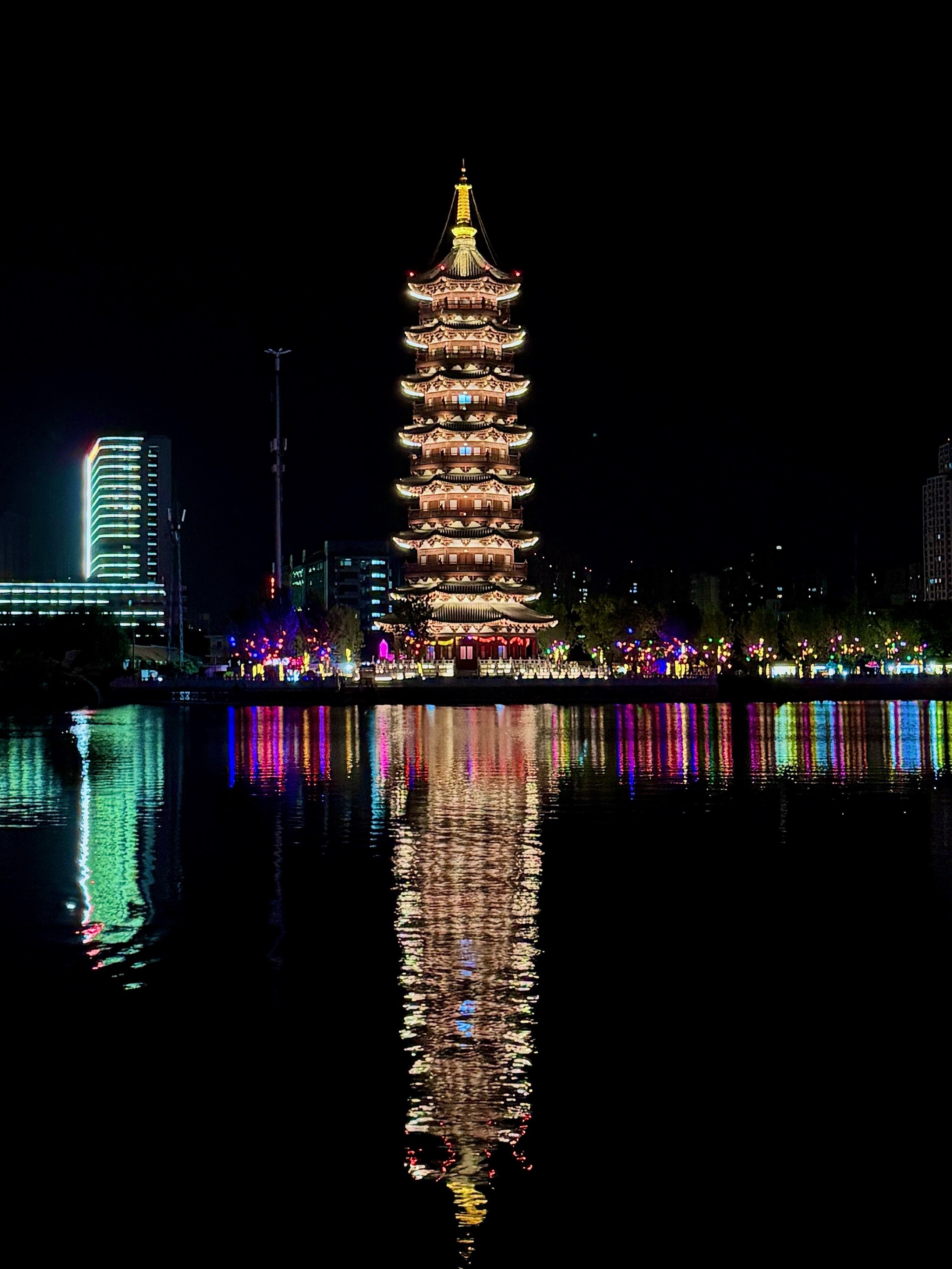 山东菏泽夜景图片