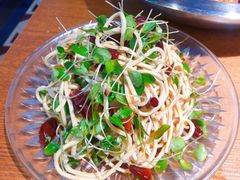 香椿苗拌豆腐丝-谢蟹浓·肉蟹煲(新奥店)
