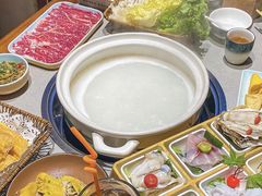 -四点金粥底火锅(沂州里店)