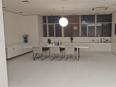 -卡罗酒店(东门晒布地铁站店)