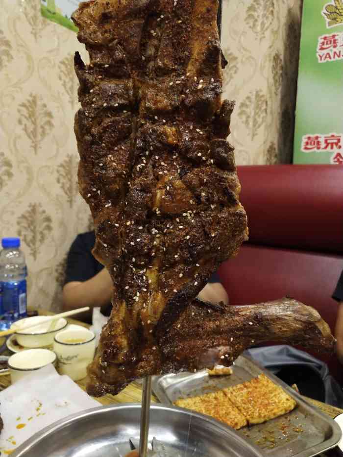 阿海木炭烧烤-"店好找,在我住的酒店附近,羊肉串及羊排好.