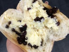 爆浆芝士红豆面包-啊噗吐呦现场烘焙(麦凯乐店)