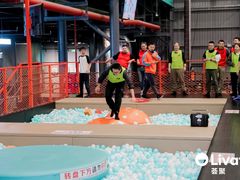 -极限PLAY运动娱乐新世界·团建派对表演休闲馆·室内高空游乐园