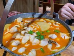 思茅酸汤鱼片-老滇山寨•云南特色菜•地方菜•民族风情歌舞表演(金碧店)