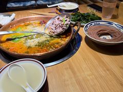 -洱火云南酸菜牛肉火锅(石景山当代商城店)