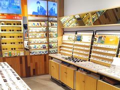 -LOOK眼镜·蔡司依视路配镜(宝山万达店)