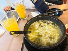 -灵芝妹子海鲜米线(香炉礁山姆店)