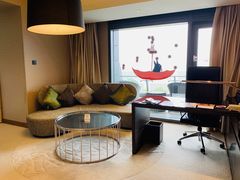 -上海滴水湖皇冠假日酒店