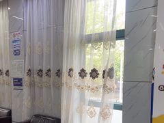 -茂菊口腔连锁(浦东南路店)