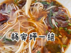 酸菜肉丝米线-越洋肖氏老米线(杨家坪店)