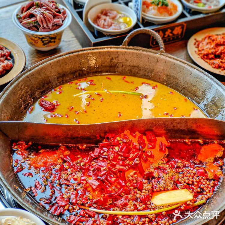 终于吃到这家重庆火锅🙈排队一小时果然值