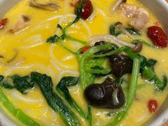 滋养花胶鸡米线-云海肴·汽锅鸡·云南菜(广安门天虹店)