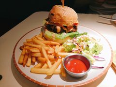 瀑布芝士牛肉汉堡-阿妮叶李(光谷世界城店)