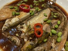 红烧长江杂鱼-鸿运酒楼