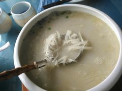 泉水鲫鱼汤-鲜塘宴·千岛湖大鲫鱼(南湖店)