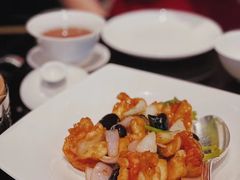 黑蒜大千爆虾球-北京四季酒店·采逸轩