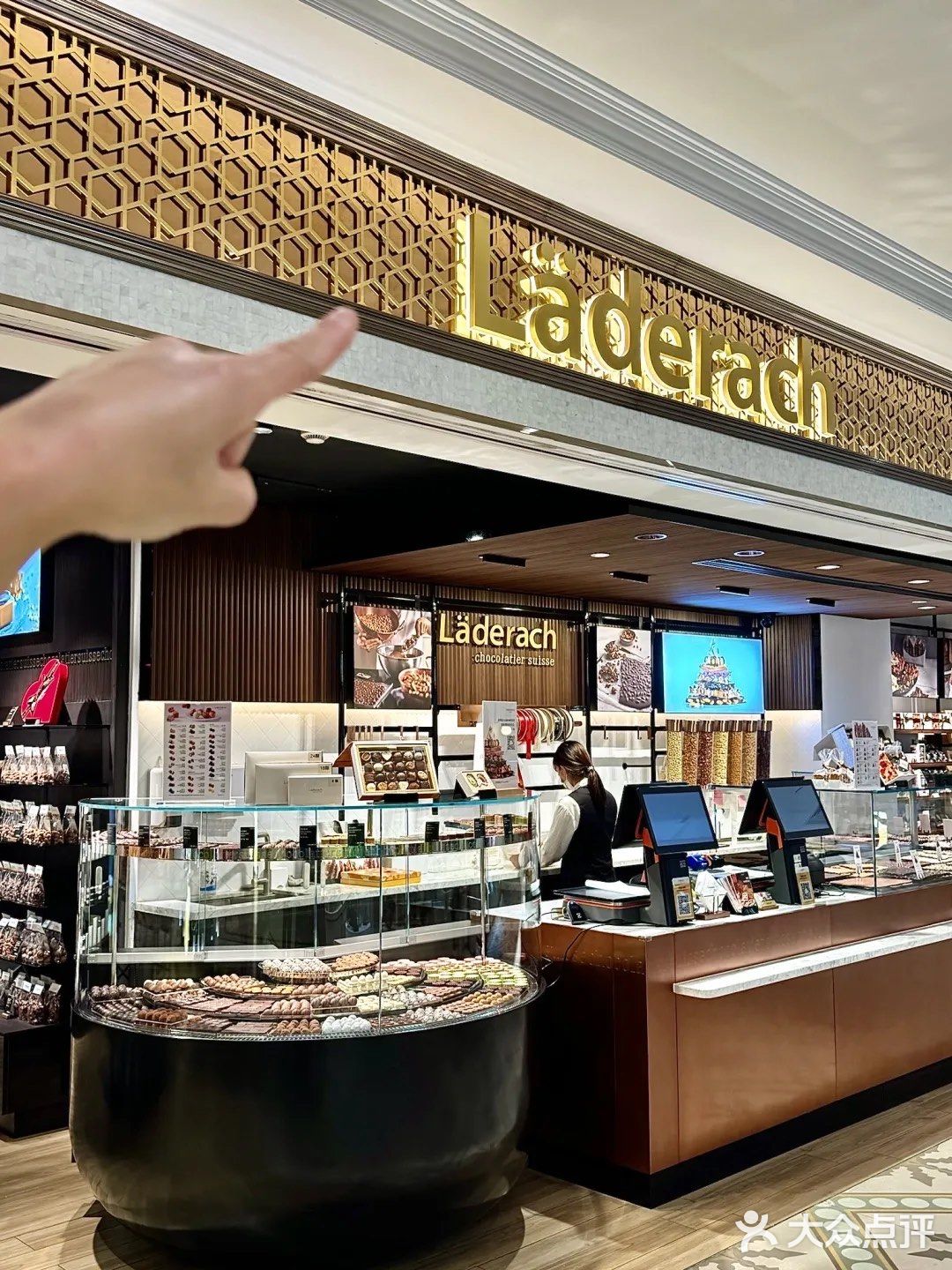 有钱人吃的月饼已经next level…！！