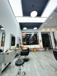 -轻舍里男士发型设计中心