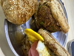 烧饼夹鸡蛋加肠-昌顺马记小吃店(昌盛园店)