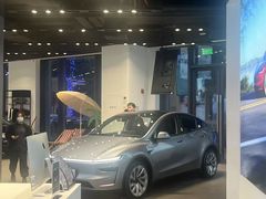 -TESLA 特斯拉(上海太古汇体验店)