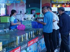 -三亚火车头万人海鲜广场