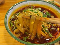 -拈签一笑黄牛肉辣卤串串
