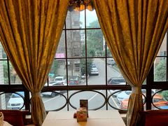 靠窗位-欧洲房子(宜必思店)