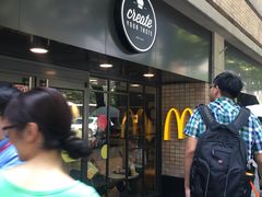 等位区-麦当劳(静安寺店)