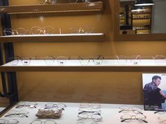 -罗伯特眼镜·蔡司官方授权(罗湖国贸店)