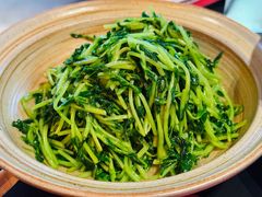 炝炒豌豆苗-纯阳•六两酒馆