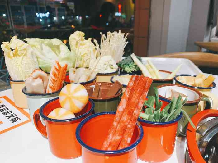 喜盅盅火锅-"店内环境干净舒适,装修比较简约超级暖和哈.