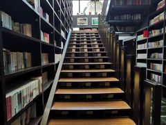 -钟书阁(松江泰晤士小镇店)