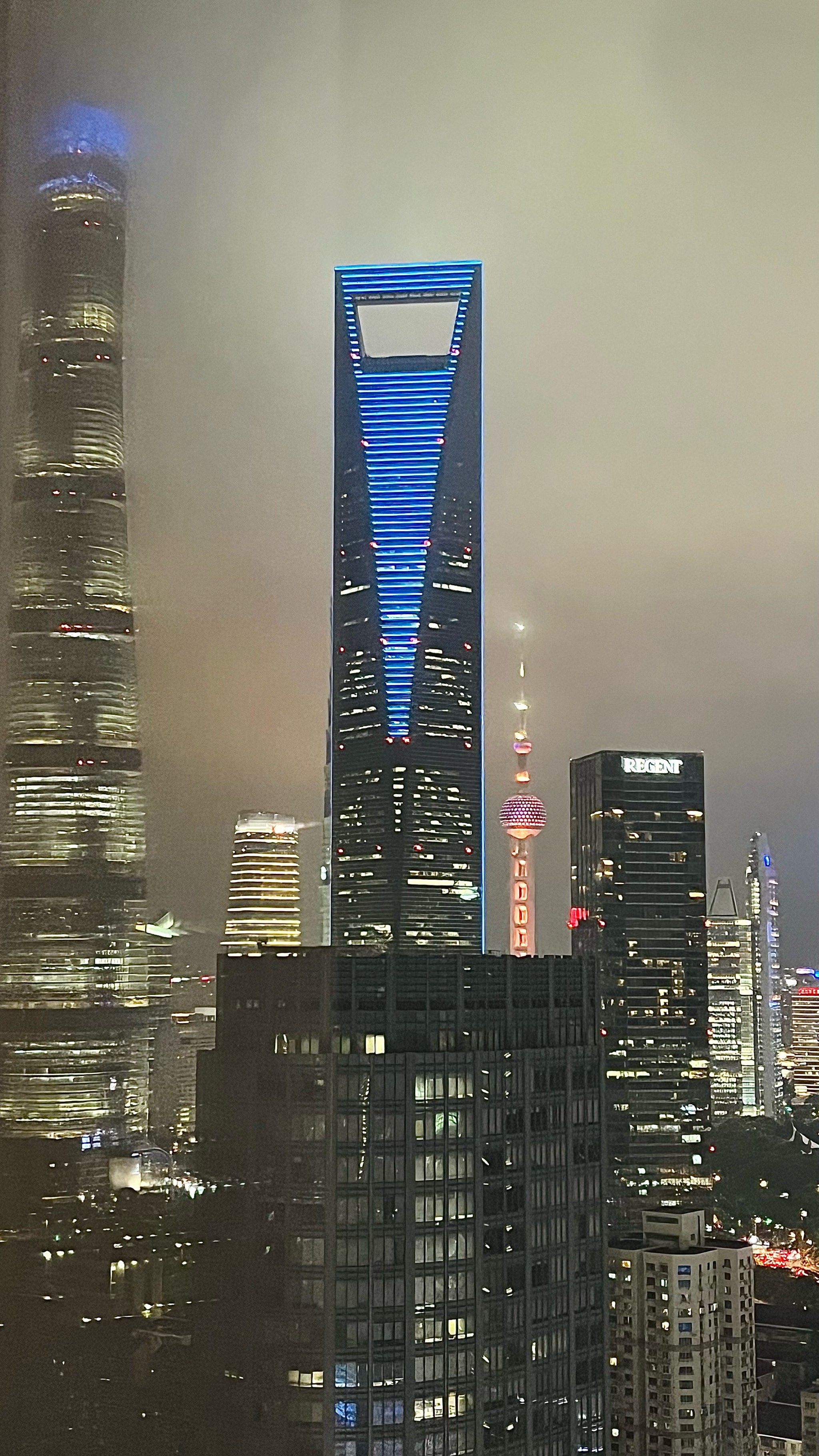 夜幕下的高楼