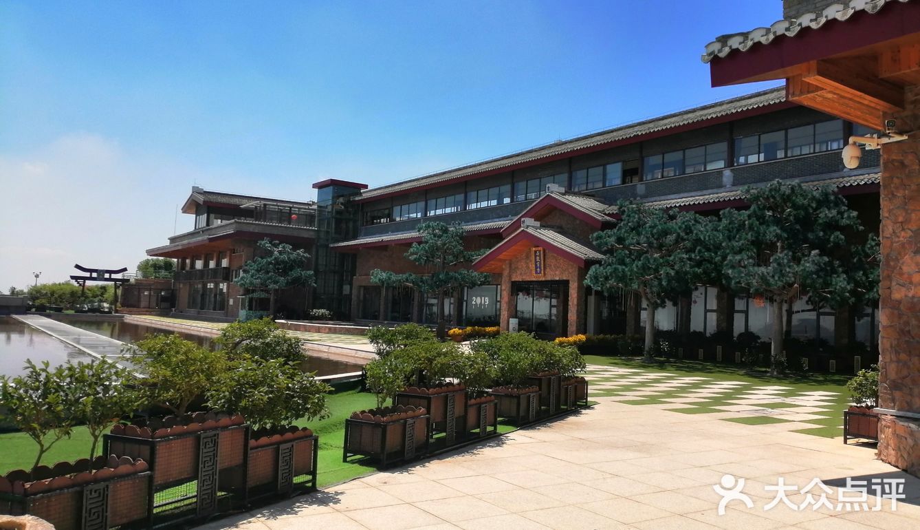 这家是涌泉寺自己办的酒店，住酒店有送涌泉寺门票
