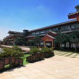 这家是涌泉寺自己办的酒店，住酒店有送涌泉寺门票