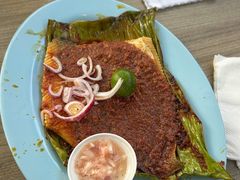 -东海岸人工湖美食村