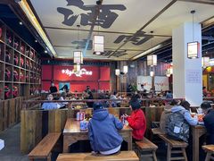 大堂-先启半步颠小酒馆(白麓里店)