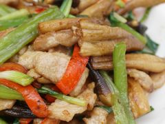 鸡枞菌炒猪颈肉-老巴刹新加坡餐厅